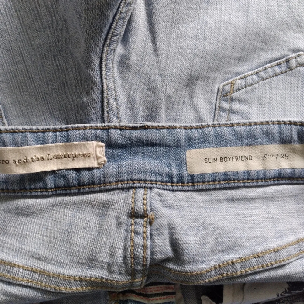 Pilcro and the Letterpress Slim Boyfriend distressed denim shorts, size 29 - Picture 6 of 8